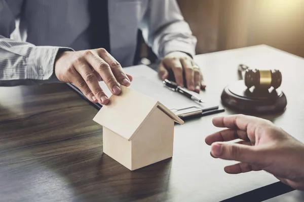 Top Business and Real Estate Lawyer for Commercial Transactions
